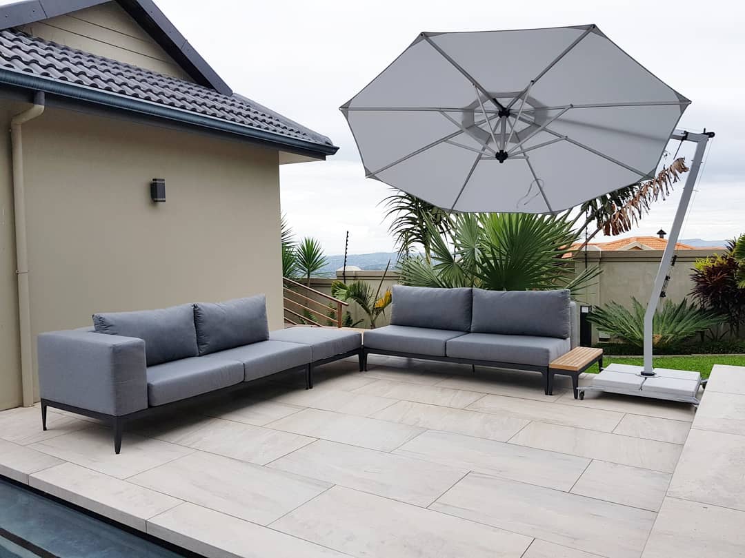 Outdoor Patio Cantilever Umbrellas